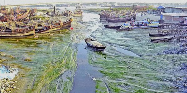 সঙ্কুচিত ও নাব্য হারাচ্ছে কর্ণফুলী নদী